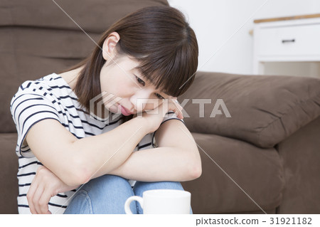 Troubling women Troubling women 31921182