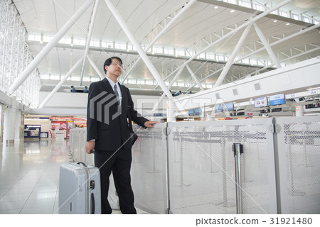 出去在商務旅行的商人 出去在商務旅行的商人 31921480