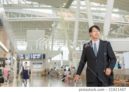 出去在商務旅行的商人 出去在商務旅行的商人 31921487