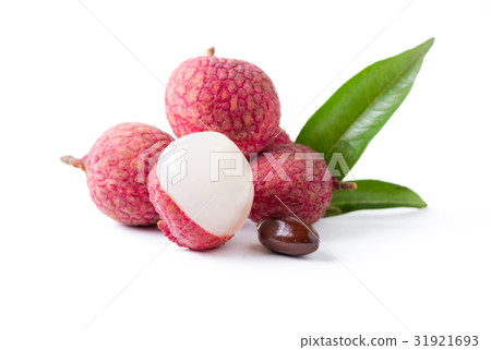 fresh organic lychee fruit isolated 31921693