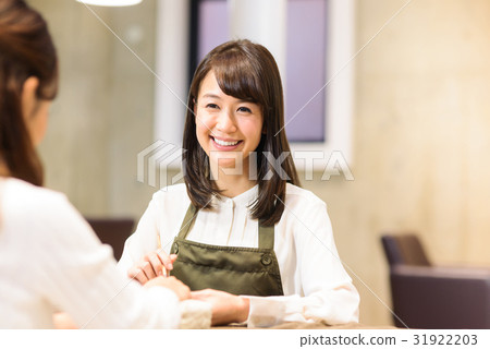 A nailist woman 31922203