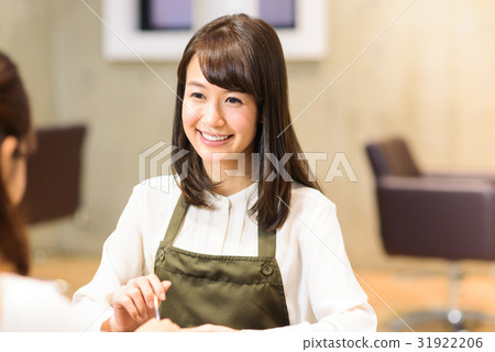 A nailist woman 31922206