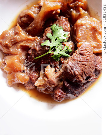 The picture of beef stew in Chinese style. 31922458