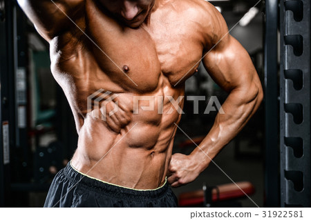 Caucasian sexy fitness model in gym close up abs. 31922581