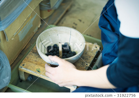 Fireworks craftsmen assembled 31922756