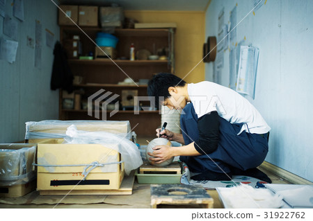 Fireworks craftsmen assembled 31922762