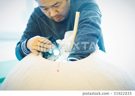 Fireworks craftsmen assembled 31922835