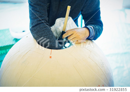 Fireworks craftsmen assembled 31922855