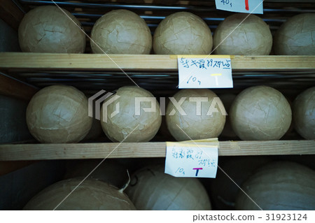 Making fireworks and drying 31923124