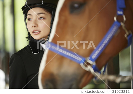 騎馬俱樂部馬和婦女 31923211