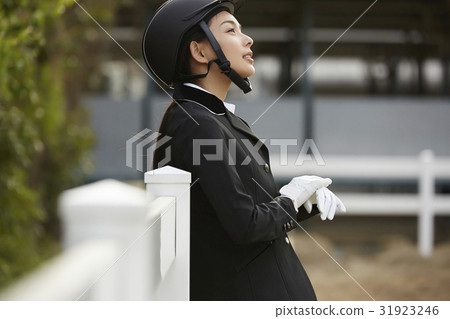 騎馬俱樂部的女人 31923246