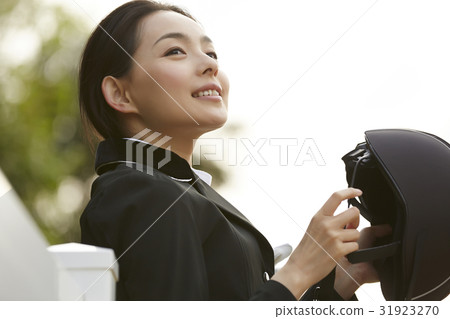 騎馬俱樂部的女人 31923270