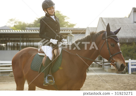 騎馬的婦女 31923271