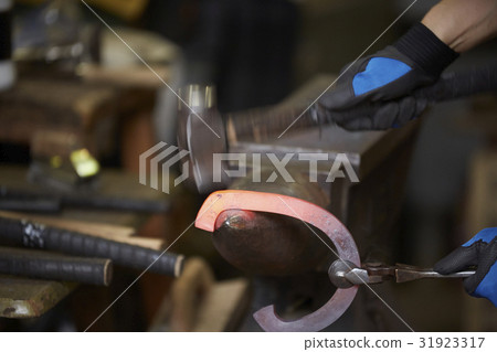 製作馬蹄鐵 31923317