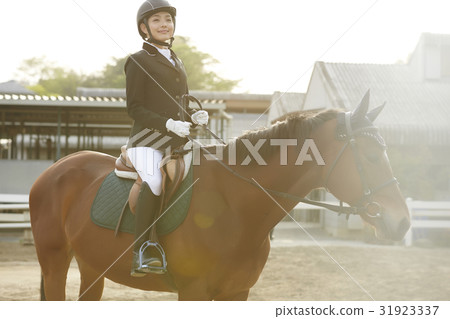 Women riding a horse Women riding a horse 31923337