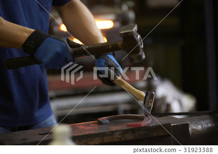 製作馬蹄鐵 31923388