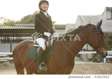 Women riding a horse 31923422