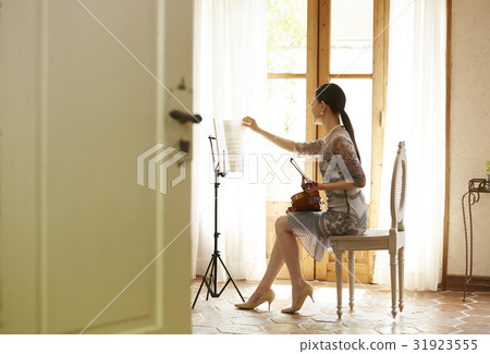 A woman playing a violin 31923555