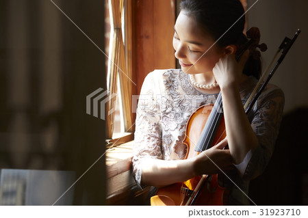 小提琴和女性 小提琴和女性 31923710