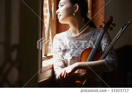 小提琴和女性 小提琴和女性 31923717