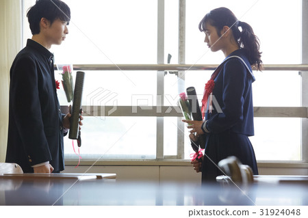 Classroom graduate couple Classroom graduate couple 31924048