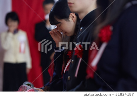 畢業典禮形象眼淚汪汪的女孩 畢業典禮形象眼淚汪汪的女孩 31924197