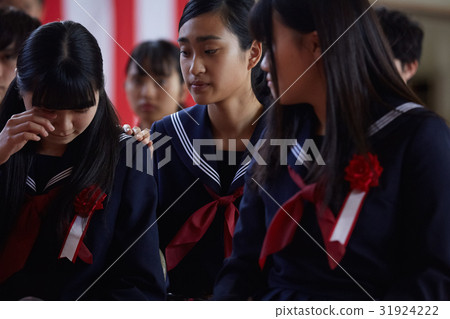Graduation ceremony image Tearful girls 31924222