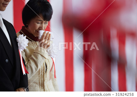 Graduation ceremony entrance ceremony image teacher 31924258
