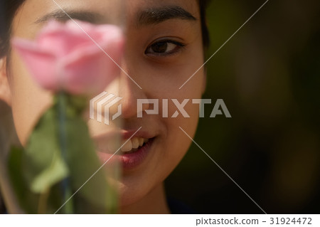 Rose and school girls 31924472