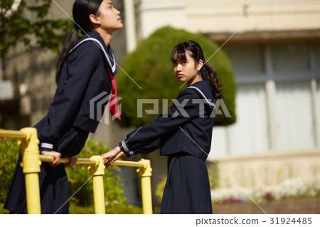 Female student friend 31924485