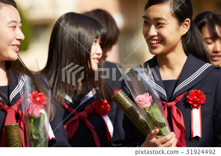 Schoolyard graduates 31924492