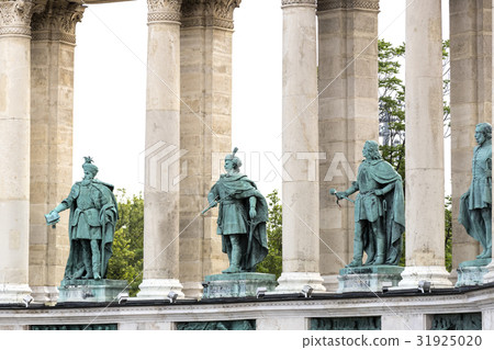 The area of Hungarian heroes Budapest elements of  31925020