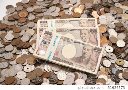 日元鈔票(300萬日元搖擺)和錢的合影 日元鈔票(300萬日元搖擺)和錢的合影 31926573