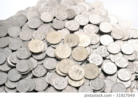 500日元硬幣和100日元硬幣的合影 31927049