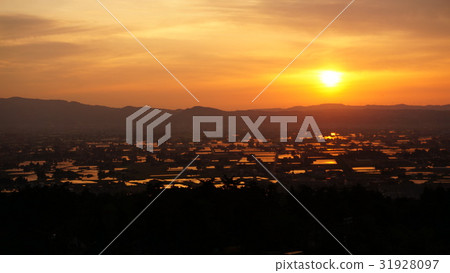 Sunset in the Tonami Plain 31928097