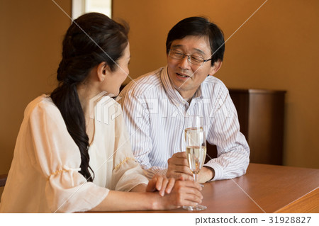 Senior couple Senior couple 31928827