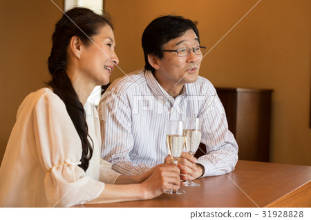 Senior couple Senior couple 31928828