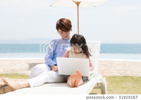 海邊度假父母和孩子 31929167