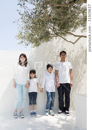 Family image white wall Family image white wall 31929637