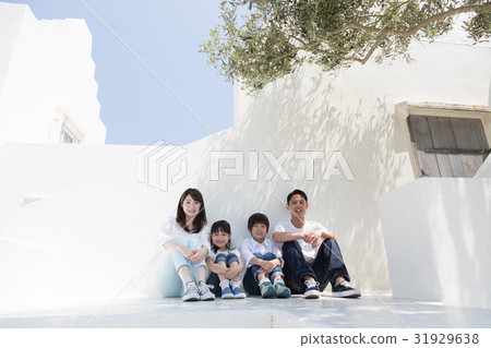 Family image white wall Family image white wall 31929638