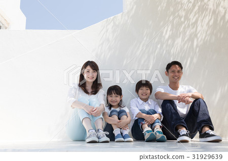Family image white wall Family image white wall 31929639