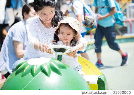 Parents and children, Family travel, Theme park, Amusement park 31930000