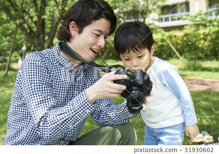 Third generation family 31930602