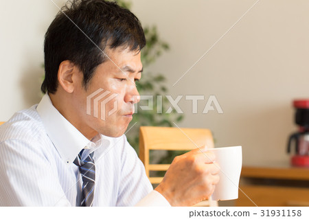 一個人喝咖啡圖像 31931158