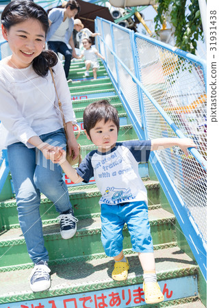 4人家庭,家庭旅行,主題公園,遊樂園 4人家庭,家庭旅行,主題公園,遊樂園 31931438