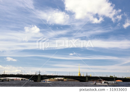 View from water on bridge in saint petersburg 31933003