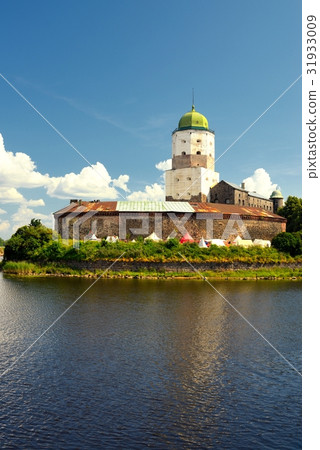 Vyborg Castle in sunset light Vyborg Castle in sunset light 31933009