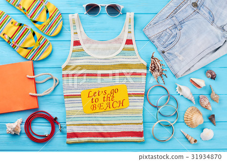 Women summer accessories background. 31934870