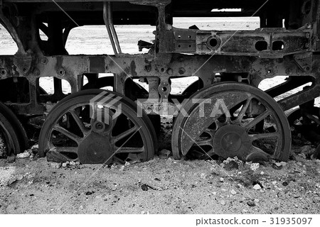 烏尤尼鐵路的墓地 31935097