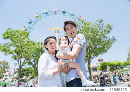 3 people family, family trip, theme park, amusement park 3 people family, family trip, theme park, amusement park 31936235